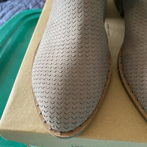 Lucky Brand Shoes - Picture 2 of 5